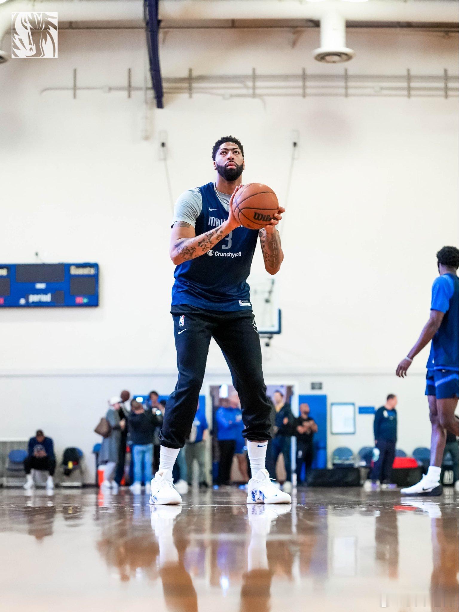 MFFL 来自Shams的消息。戴维斯此前因小腿拉伤缺席了一个月，他计划今天在对