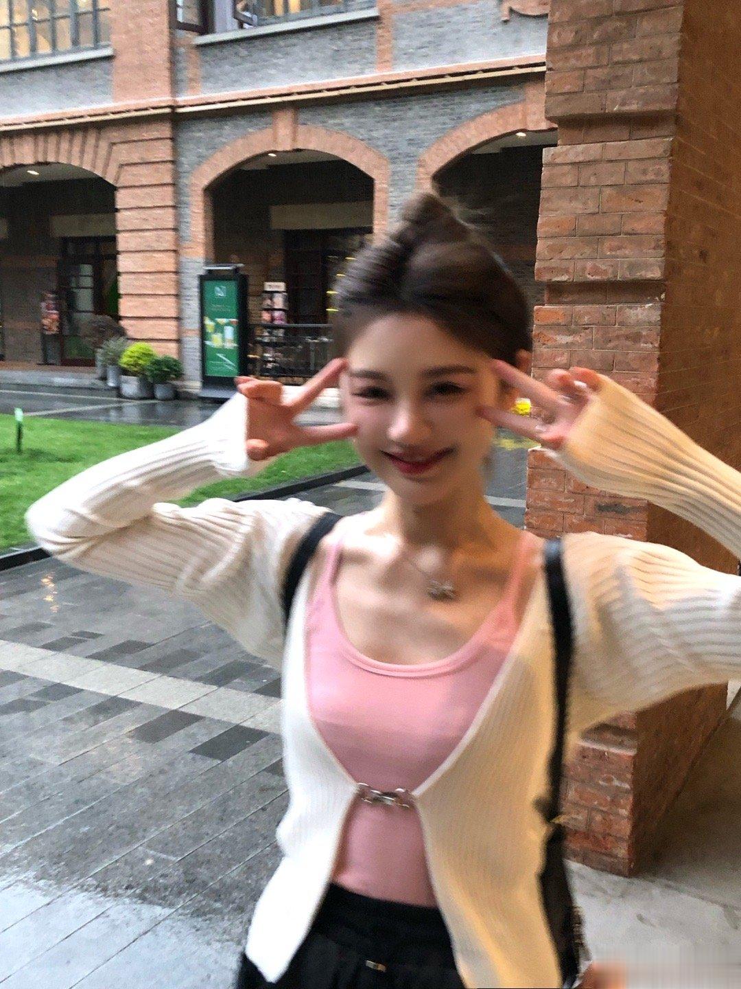 Hiiiii～ 再不发要落灰噜～ ​​​