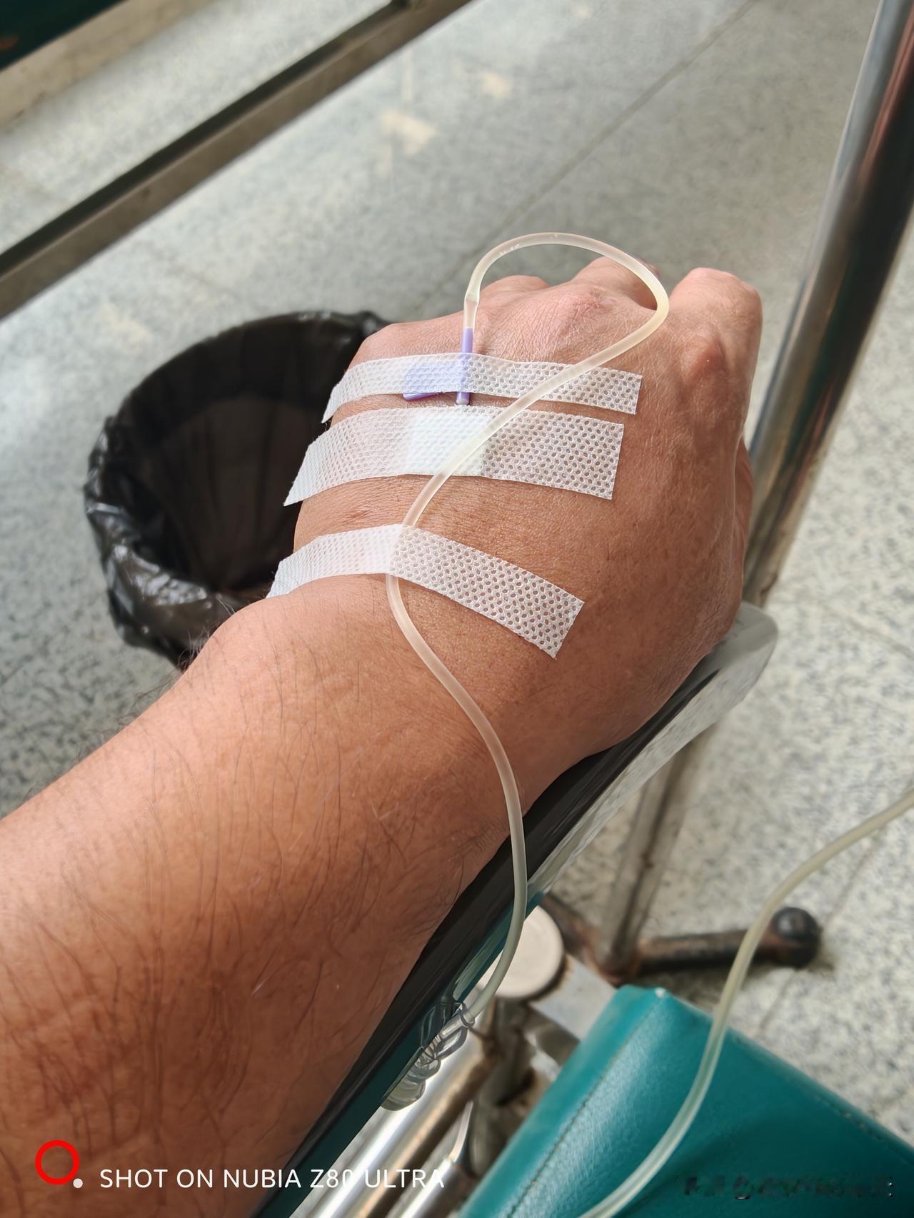 我早就习惯了一个人看病，一个人吃饭，一个上班，一个睡觉的日子了，回老家很多人会问