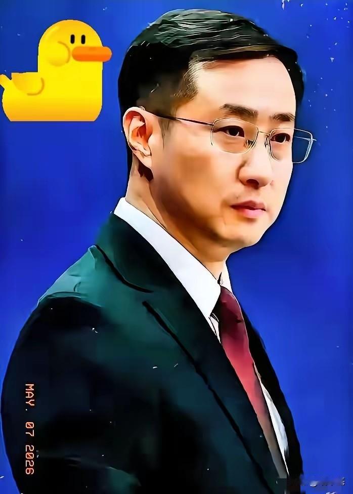 连法国人都嗅出不对劲了。
C17重型运输机都已经落地卸了货，这说明行程早就敲死。