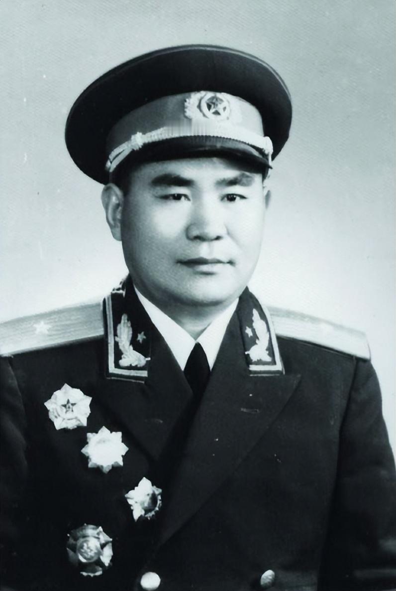 万岁军三个师入朝作战，三位师长的功劳都差不多，为何1955年只有一位被评为少将？