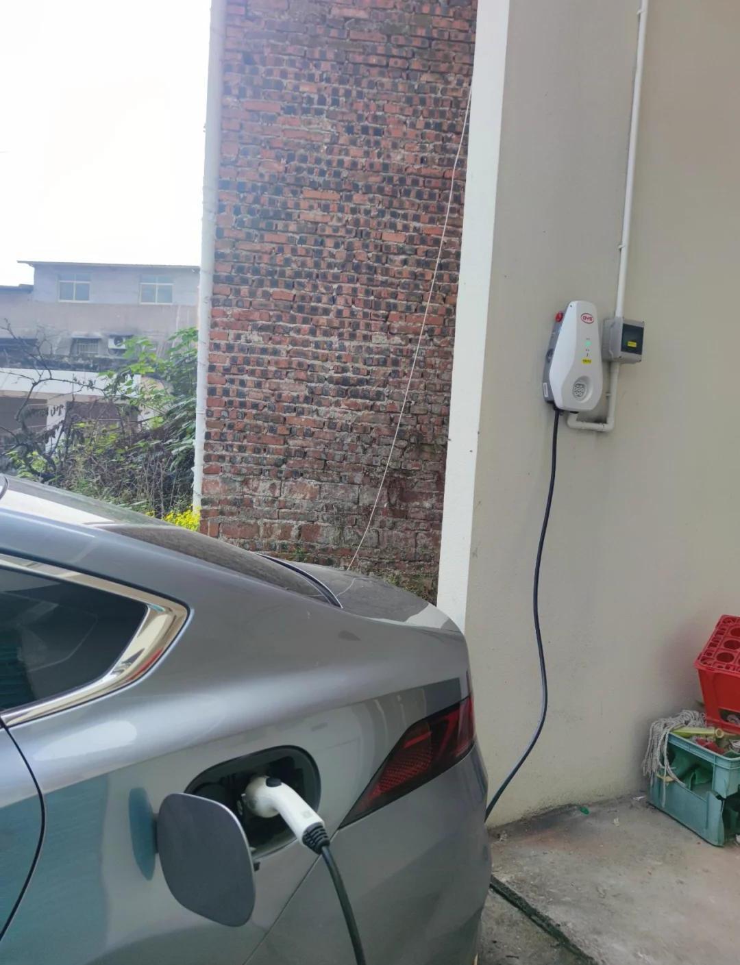 不少打算装家充的朋友，算完油费电费、捋完车险之后，都会被推三个充电桩相关的附加险