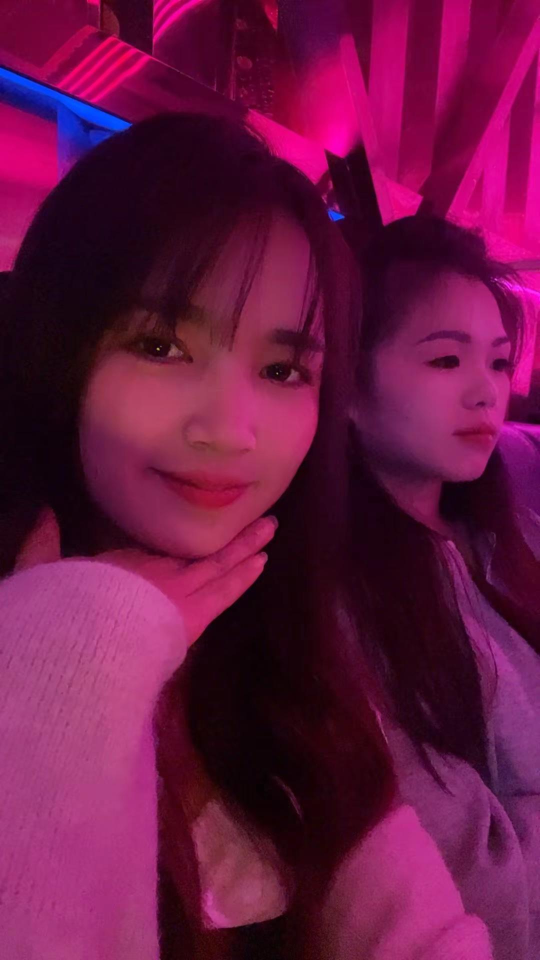 我也想找一个，他左手开车右手牵着我手的人呀😁