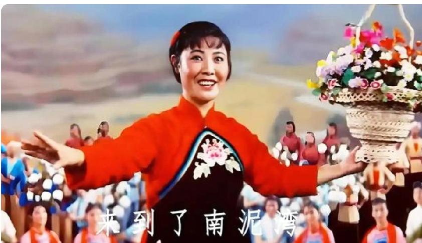 有人说郭兰英老师一月退休金两万，三万块钱。依我看郭兰英老师开多少钱都是应该的，她