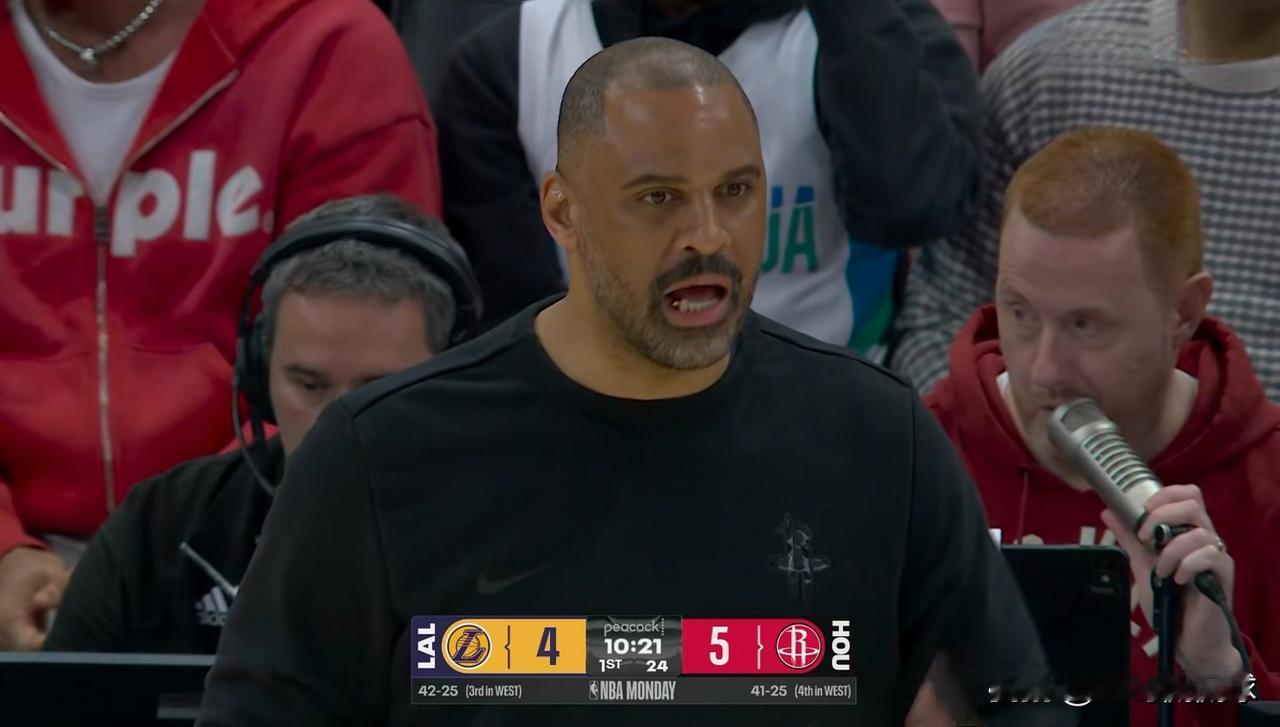 火箭主帅乌度卡被球队的22次失误气炸了！在今天火箭主场以92：100输给湖人的赛