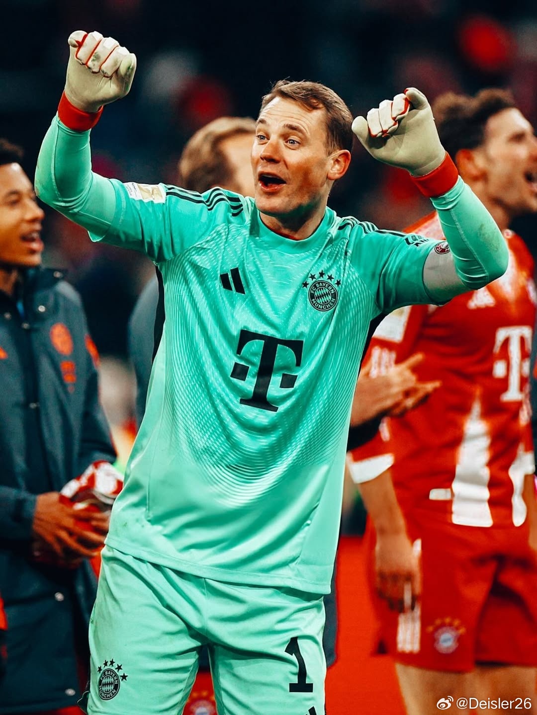 ➡️這是否是他效力過——最強拜仁慕尼黑❓🎙️諾伊爾：“如果我說這是最強的，有些