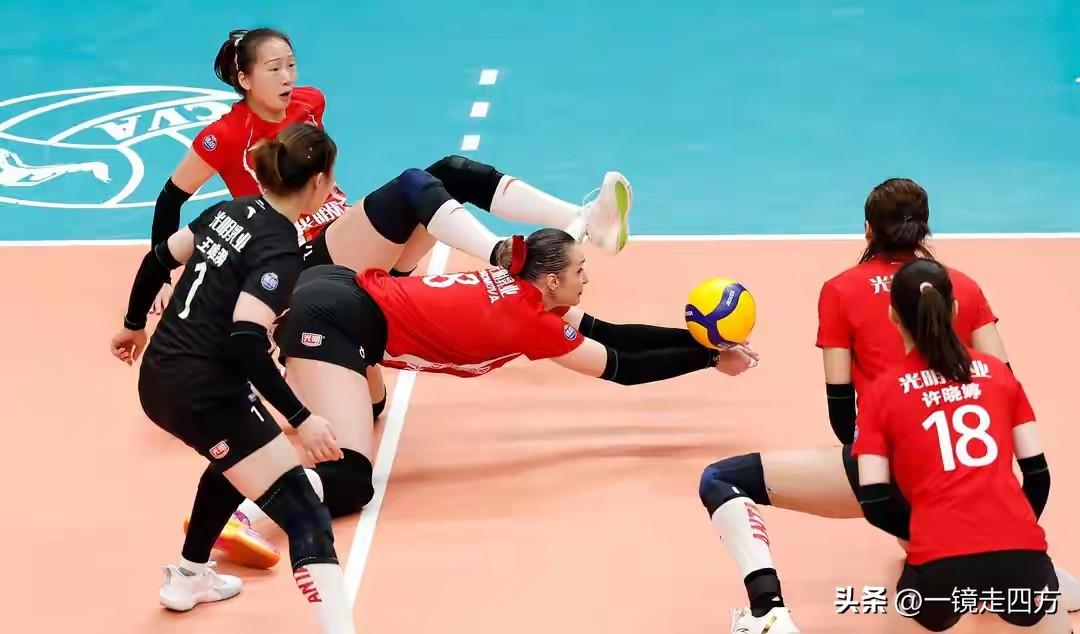 女排超级联赛季后赛昨晚又进行了C组的两场比赛，上海队客场3-1击败北京队，天津女