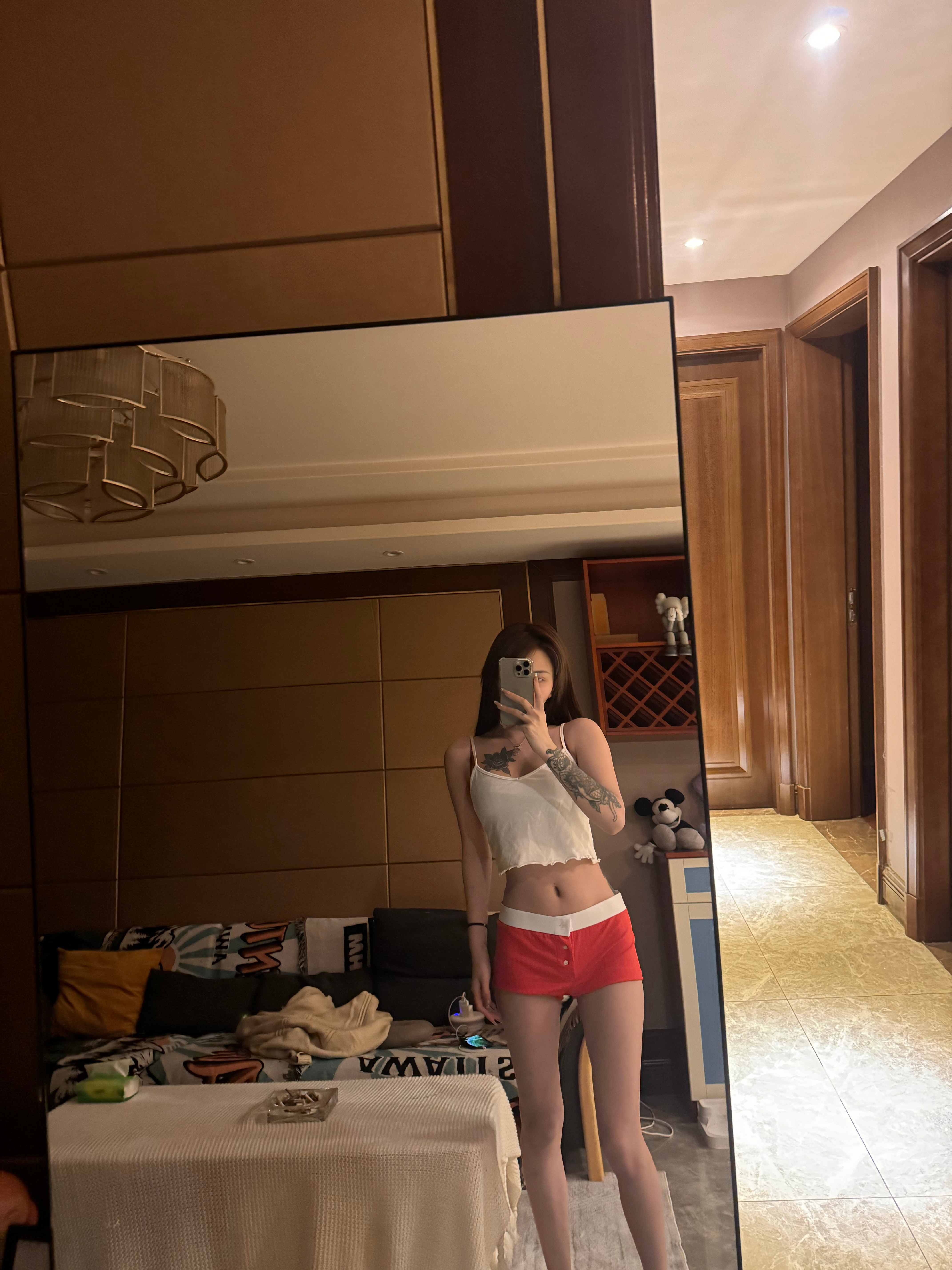 好看的皮囊浪荡成性，有趣的灵魂单身成瘾。 ​​​