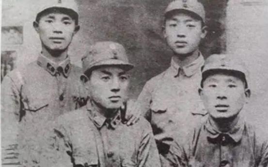 钟伟在新四军5师看不起人，不服从命令？转入3师是个人行为？
“1940年7月下旬