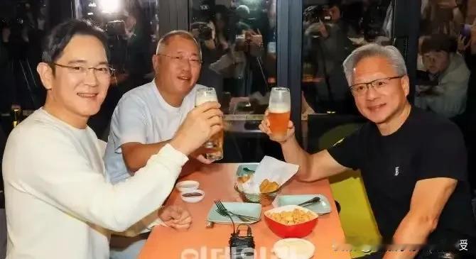 1800亿美元身价，全球排在富豪榜第八位的超级富豪黄仁勋，到韩国参加活动后吃饭，