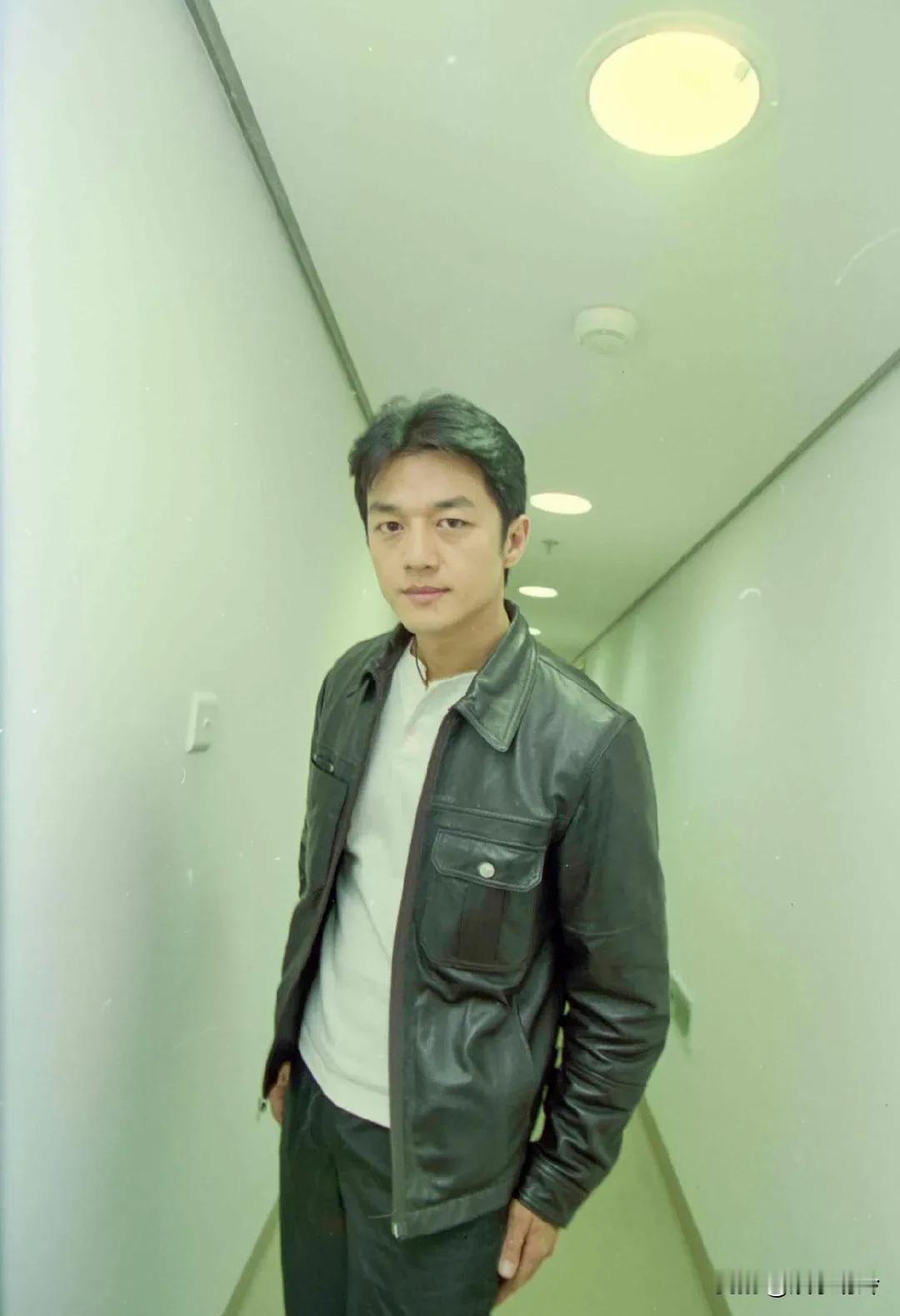 李亚鹏最出名的12件事：

1，可以考哈工大的成绩上了中戏，本来的志向是哈工大汽