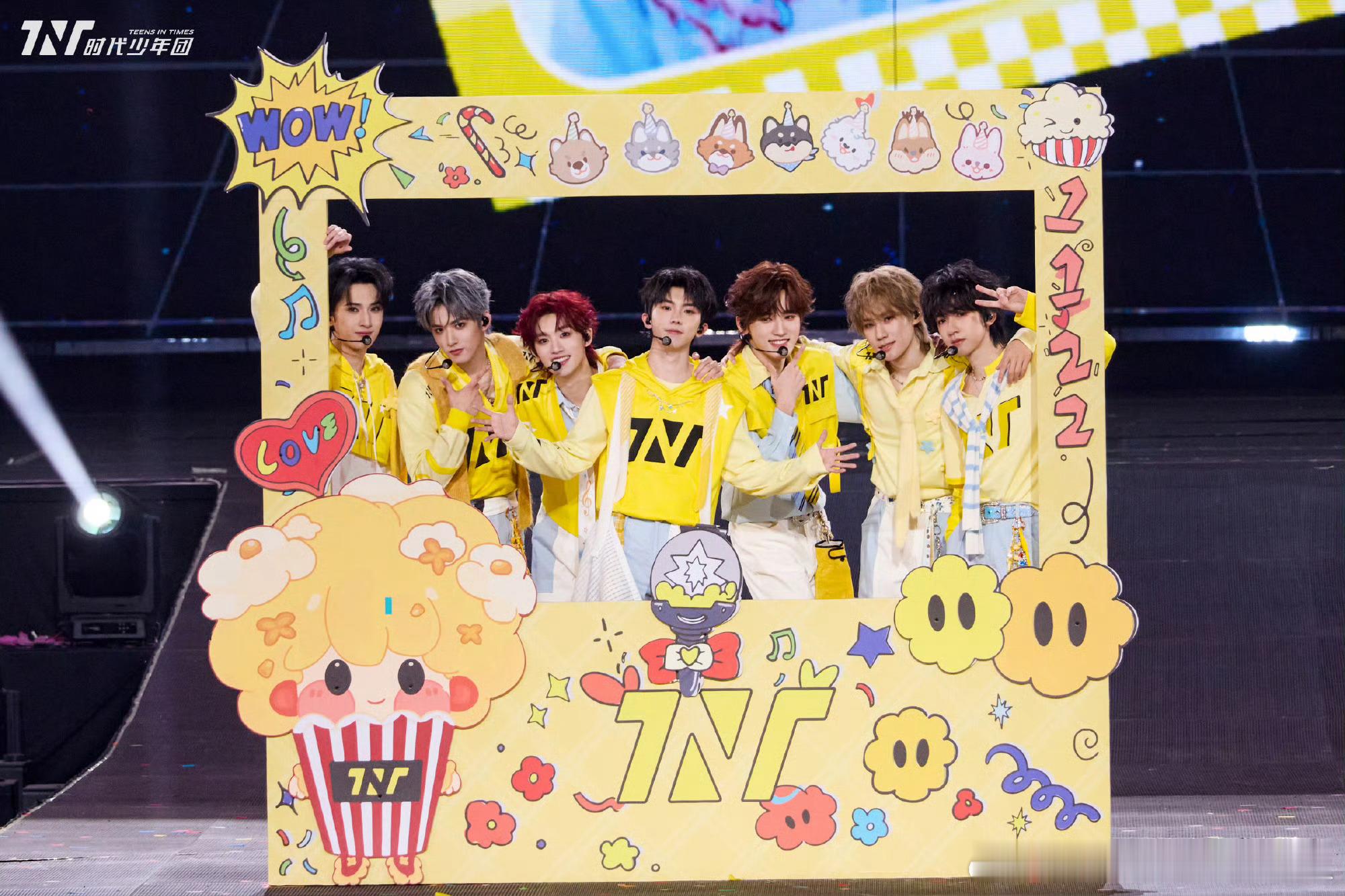 时代少年团现场版百忧戒🍿🍿抓住眼前的每一道光线💫，无惧黑暗破解迷途。聆听全