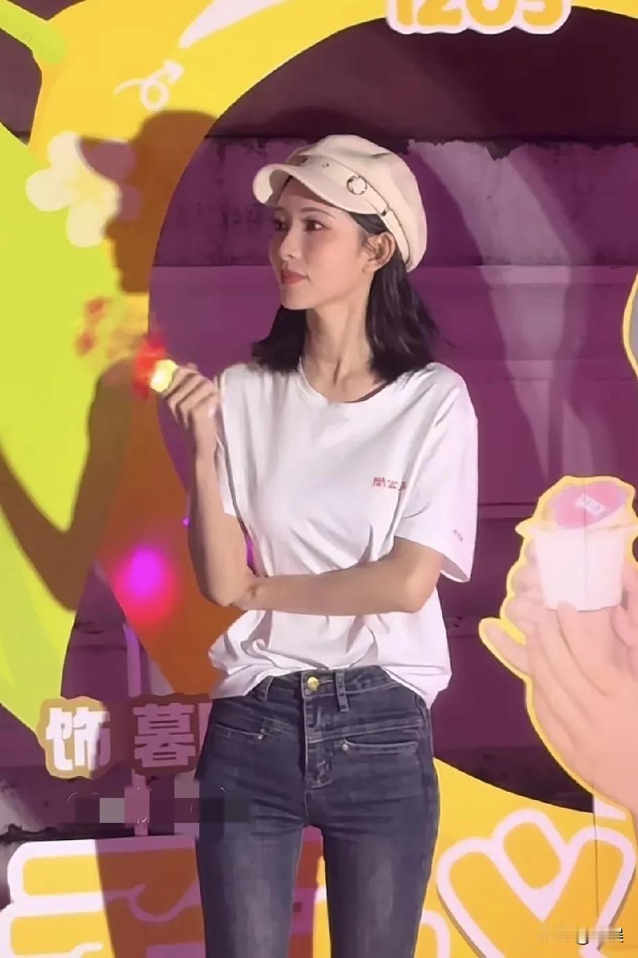 孟子义舞台上的甜美演唱瞬间！🎤💕