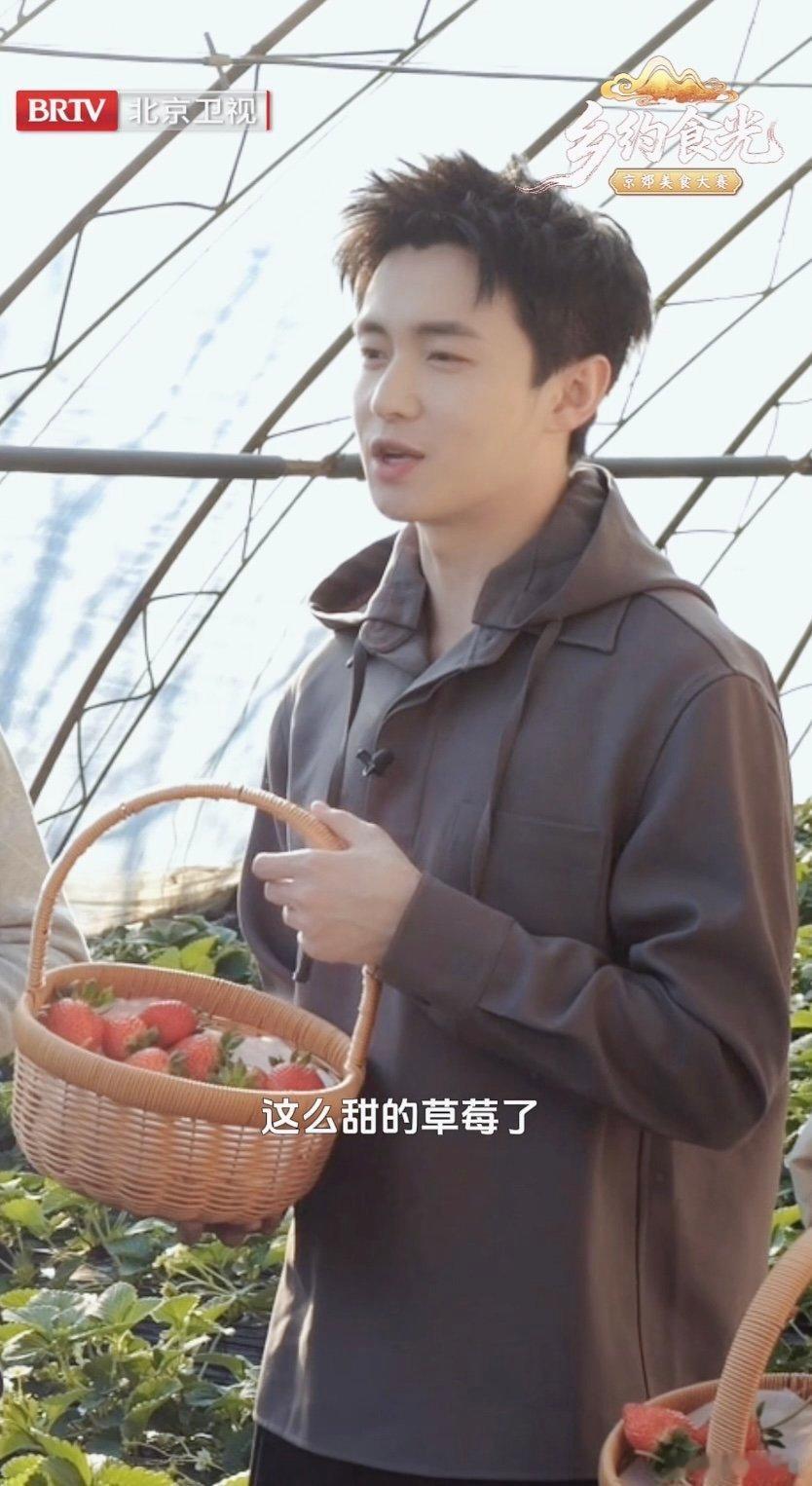 第一次见挑衅式文旅宣传 听劝的、抽象的都看腻了，房山文旅直接开“怼”！草莓甜过昌