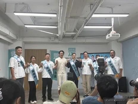 黄国昌叮嘱民众党赴陆交流团进团出 别像梁文杰外出喝酒醉倒饭店大厅

民众党青年团
