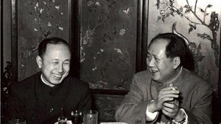 毛主席生日时请钱学森吃饭，亲自为他夹肉：这可是给你补补身体用的！
1991年初冬