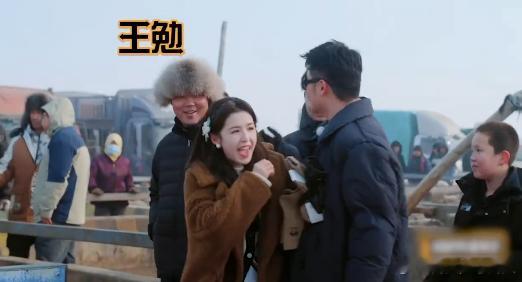 哈妮克孜就算变成羊也不能被捡漏 今天我就是变成羊也不能被捡漏，羊蹄轻点地面似在宣