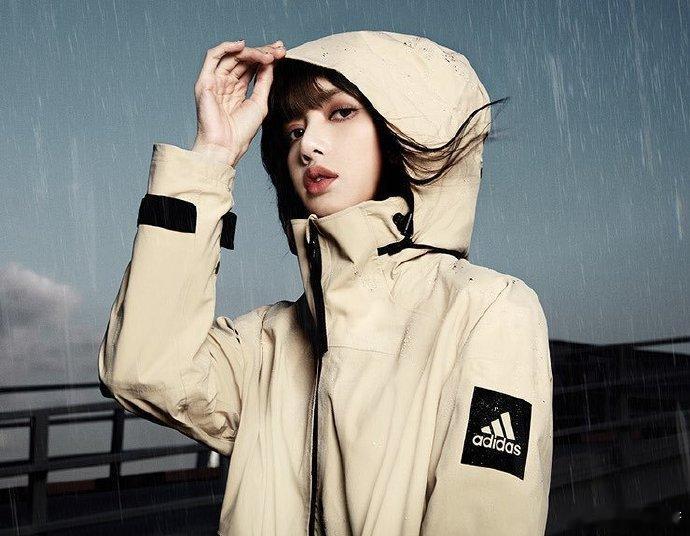 LISA x adidas lisa ​​​