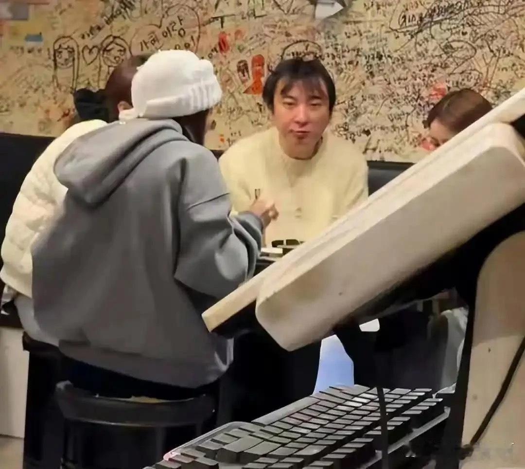 现在的王健林和现在的王思聪 