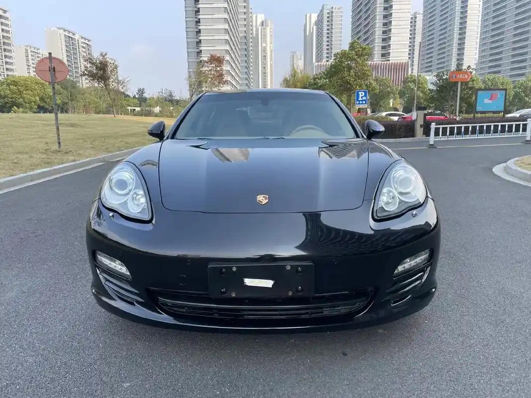 之前看朋友圈，总有人晒房、晒车、晒学历，可现在再看朋友圈，车房已不再让人羡慕，学