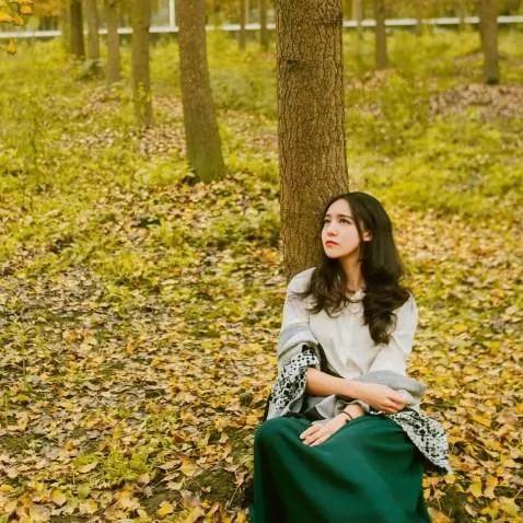 秋风瑟瑟，叶落纷纷。秋凉落叶 落叶·秋 深秋落叶飘 落叶秋秋 秋来落叶 秋风吹落