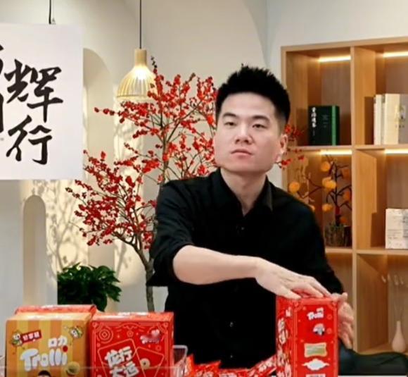 扎心了，董宇辉直播间没火之前太卑微了，商家提供的样品都是坏的。
宇辉说，公司一开