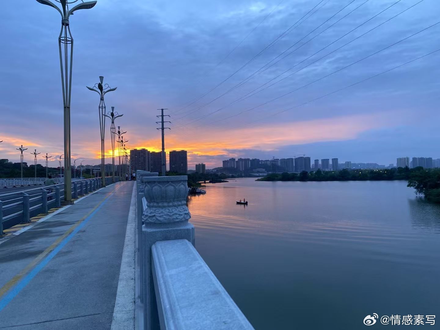 随手拍事情不会压死人，但情绪会，我生气了，也很失望，就那么一瞬间，我的心一下就揪