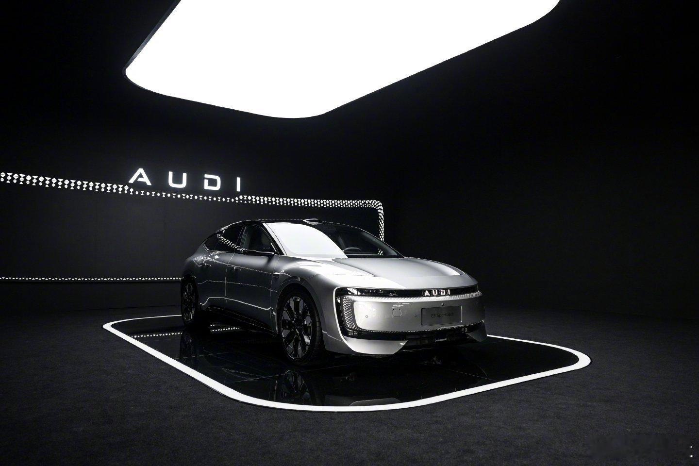第一台带quattro的智能电动车“你只管踩油门，剩下的交给quattro”——