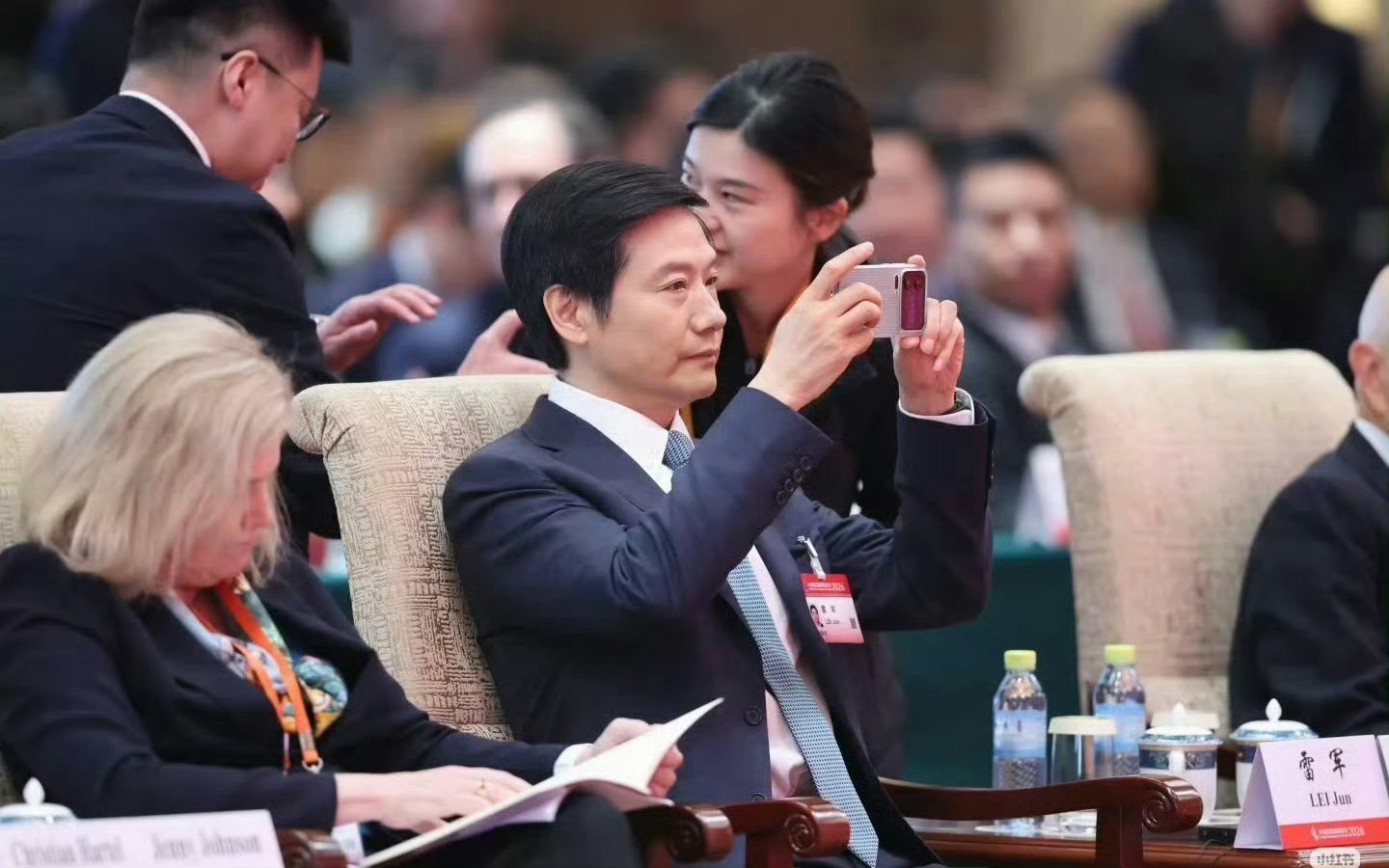 雷军壁纸 逆天改命雷总“逆天改命”同款壁纸。来自雷军年度演讲「改变」