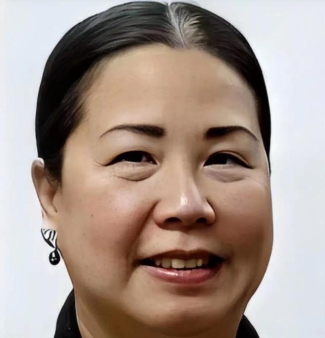“我是美国人，我不帮助美国，难道还帮助中国不成？”谁能想到这位和蔼可亲的“中国阿