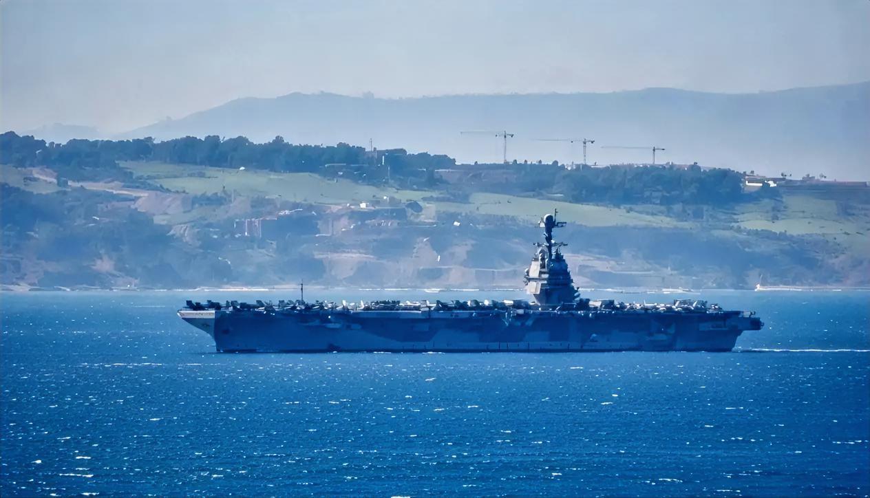 截至到2月21日，美国海军福特号核动力航母与为其护航的“马汉”号阿利·伯克级驱逐