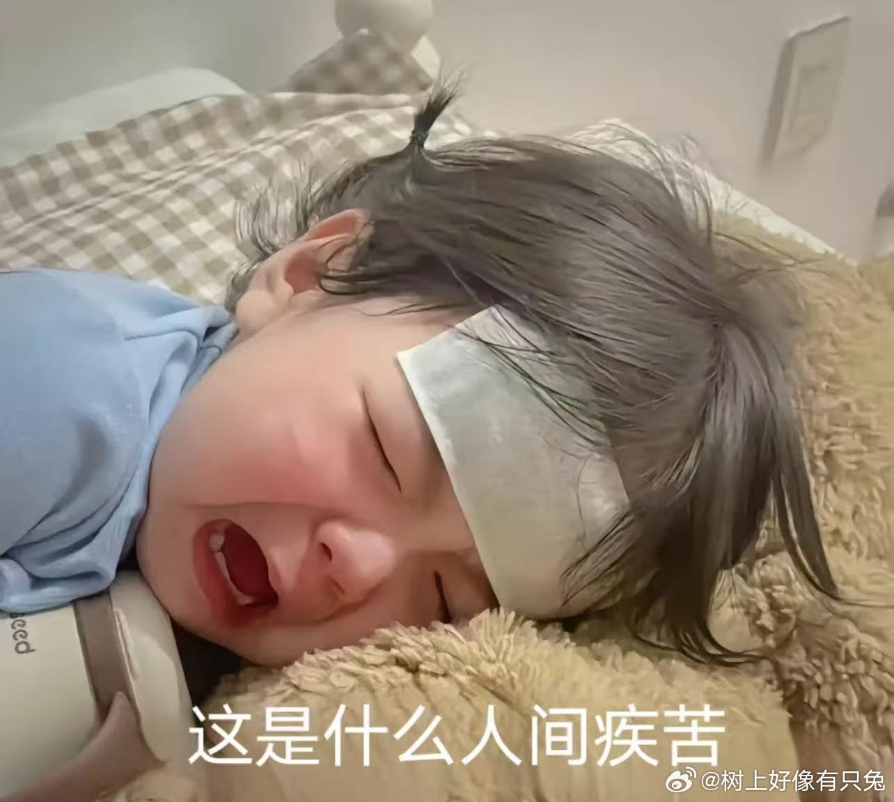 穿阔腿裤出门有多自信，遇上大风天就有多狼狈！风一吹裤脚直接卷到膝盖，连鞋子都露出