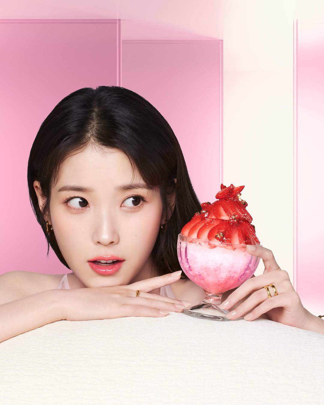 IU[超话]💄IU李知恩雅诗兰黛全球代言人  onlyU美图-250501 I