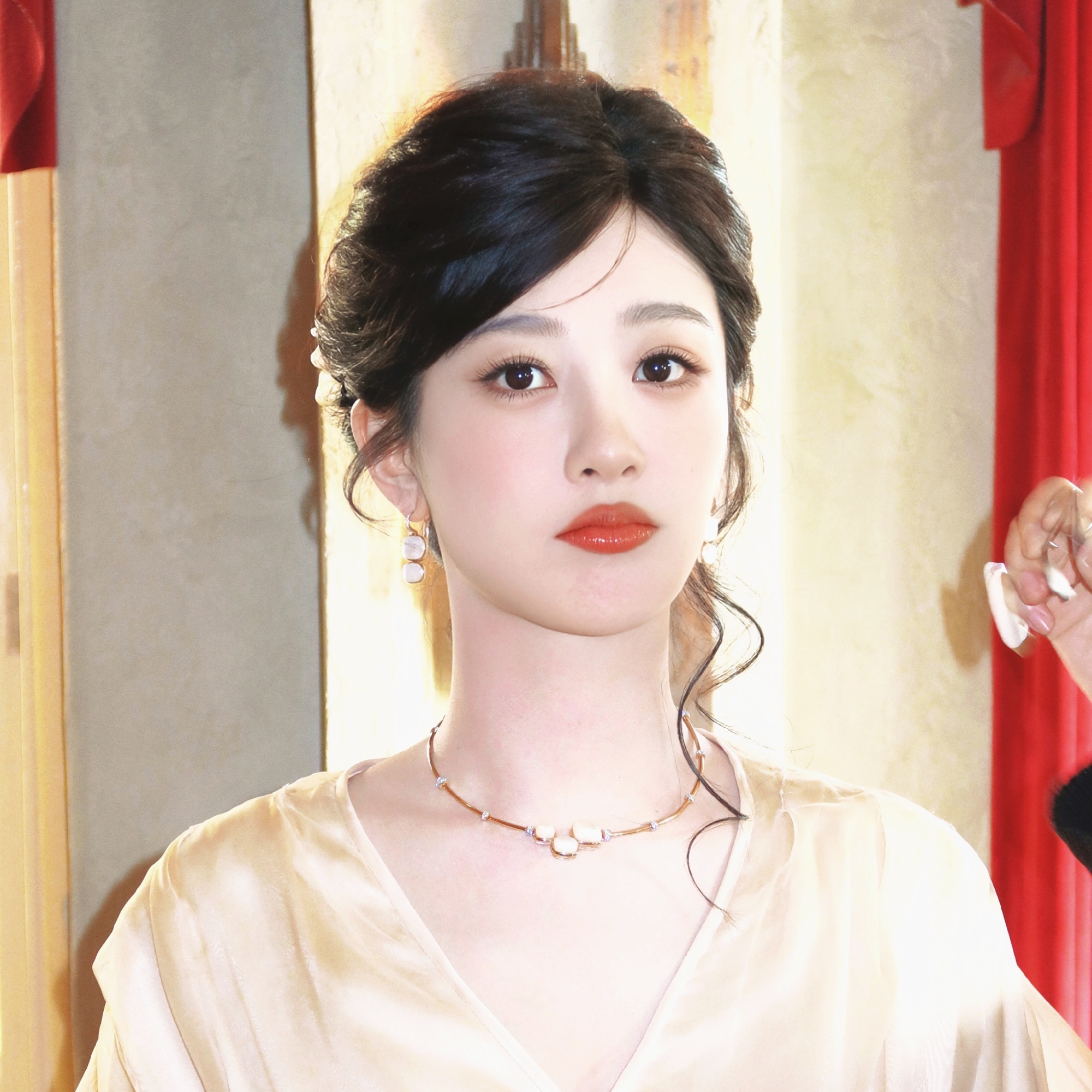 杨紫杨紫玉兰花开君再来  yz杨紫董竹君你是我的手机壁纸，你是我的个性头像。你是