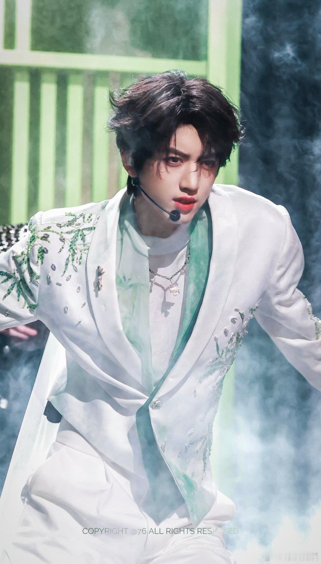 张桂源烟花秀应援张桂源杀青烟花秀 张桂源粉丝应援思路一直可以的。顾晨阳杀青快乐，