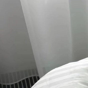 传播正能量是一份积极的心态，使自己的内心充满自信、豁达、愉悦、进取；使别人感到暖
