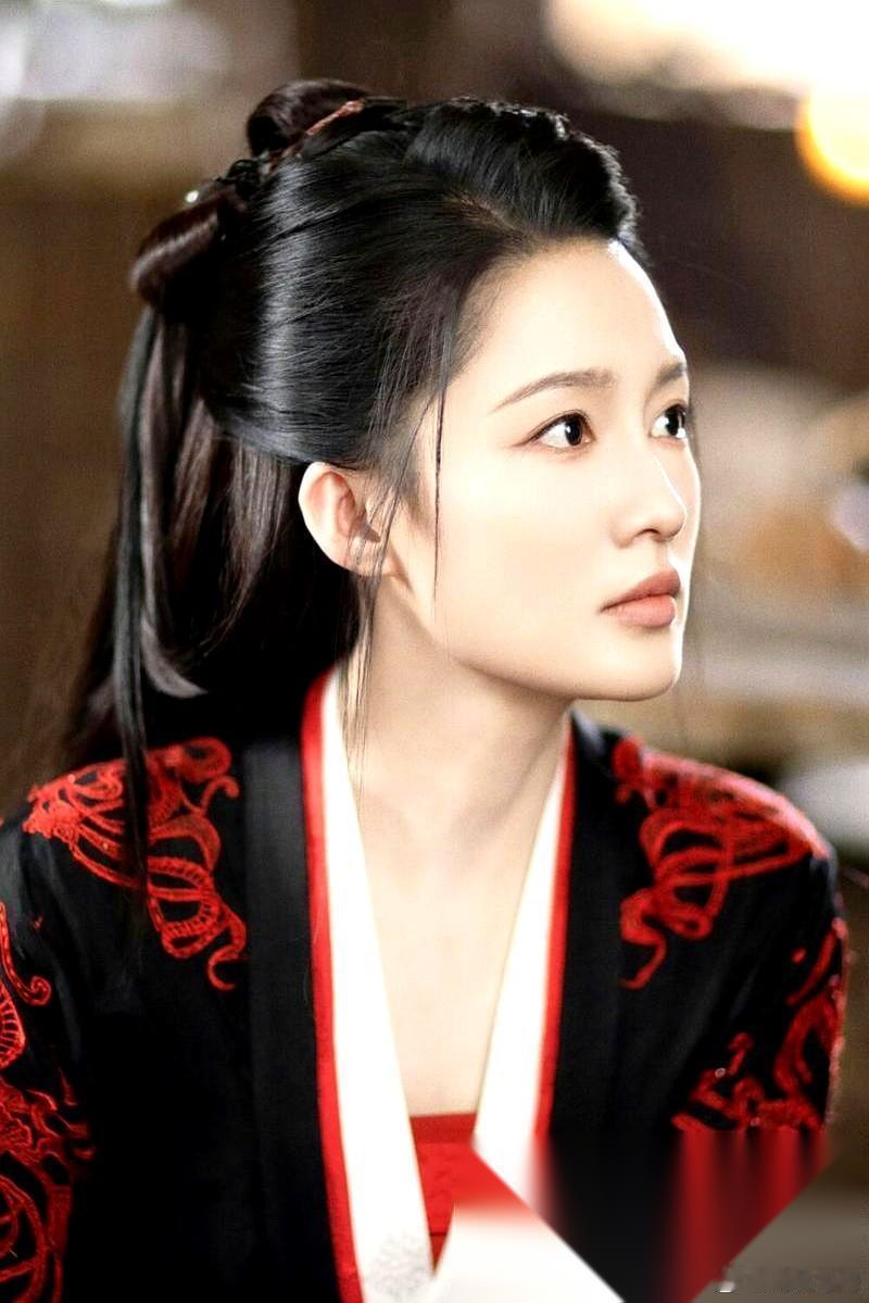 《一笑随歌2》官宣李沁和陈哲远回归，不少剧迷松了口气。 这年头看剧集续篇就像开盲