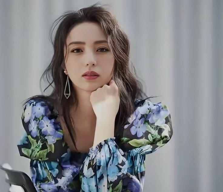 我实在是无法共情董璇
她一定要真爱至上吗
自己46岁，女儿8岁，现在打算要一个小