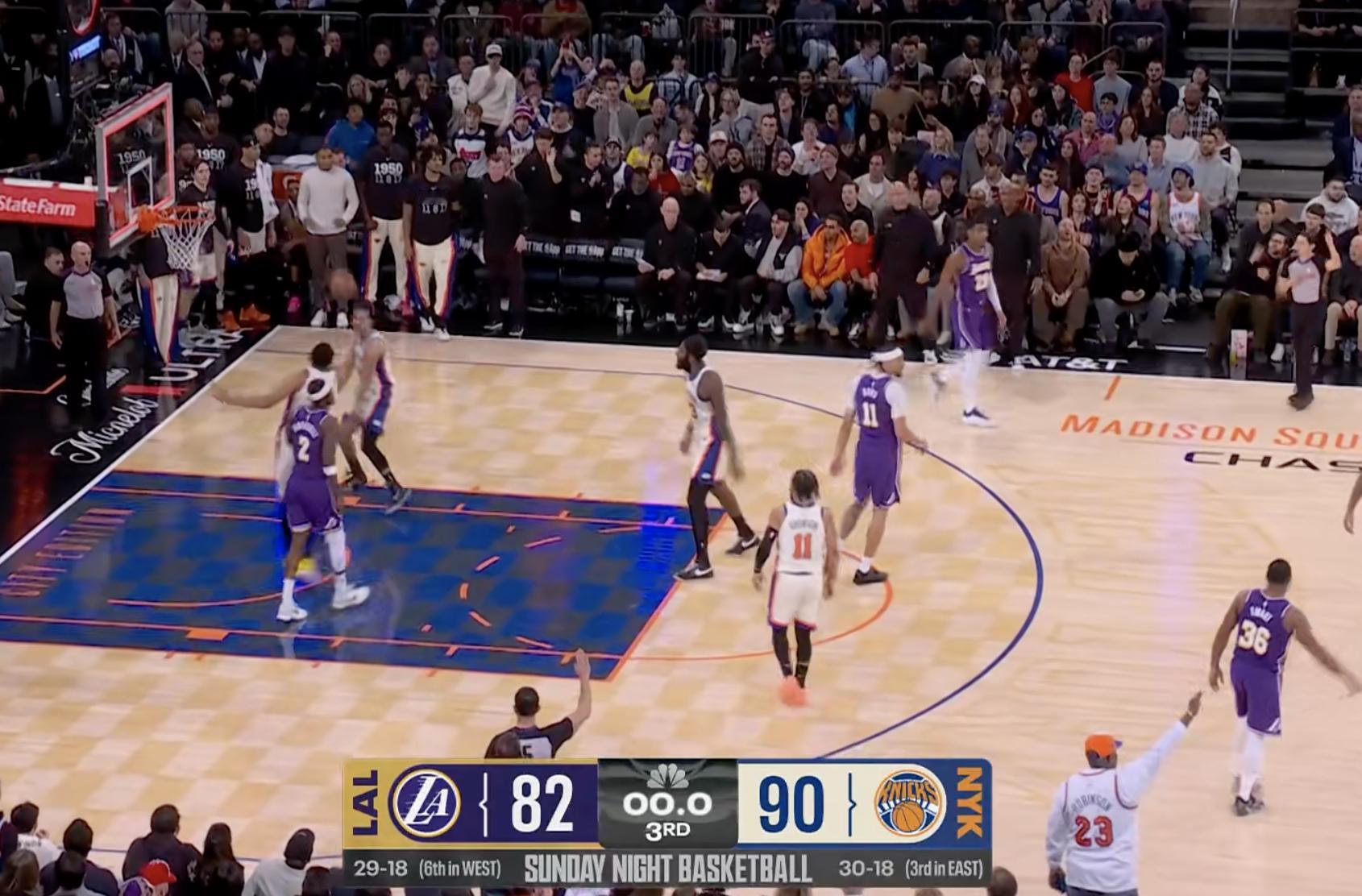 第三节结束，湖人82-90尼克斯，如何评价？湖人单节输了12分，尼克斯38分，湖