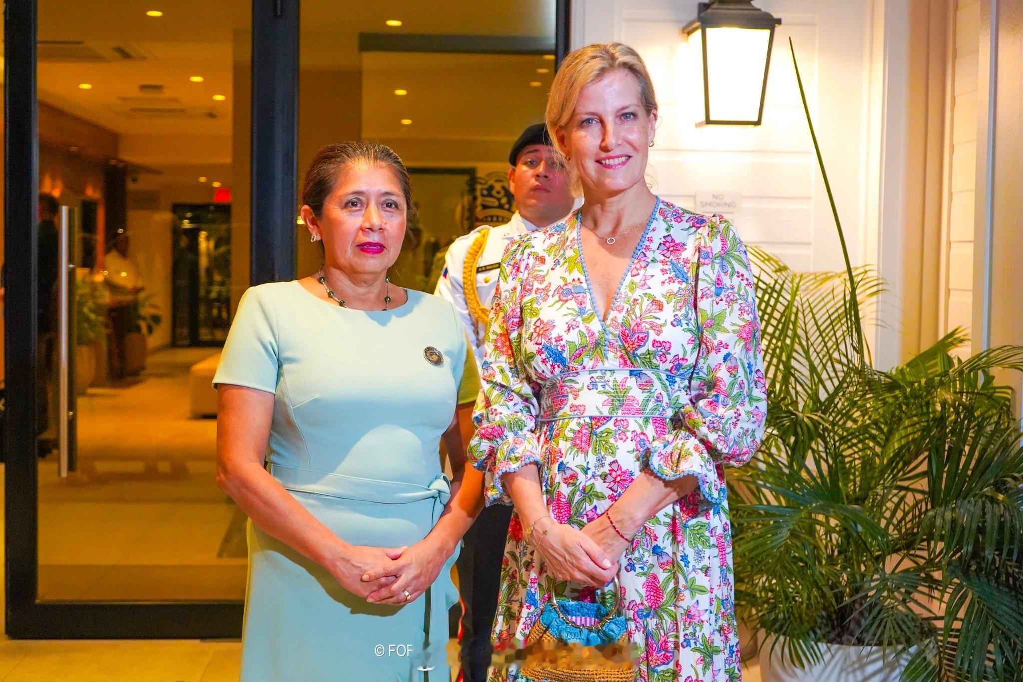 2025年11月16日，爱丁堡公爵夫人苏菲抵达伯利兹，并受到伯利兹女总督Froy