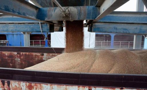 特朗普彻底呆住了。

刚刚宣布向台出售价值超过100亿美元的大规模武器装备，中国