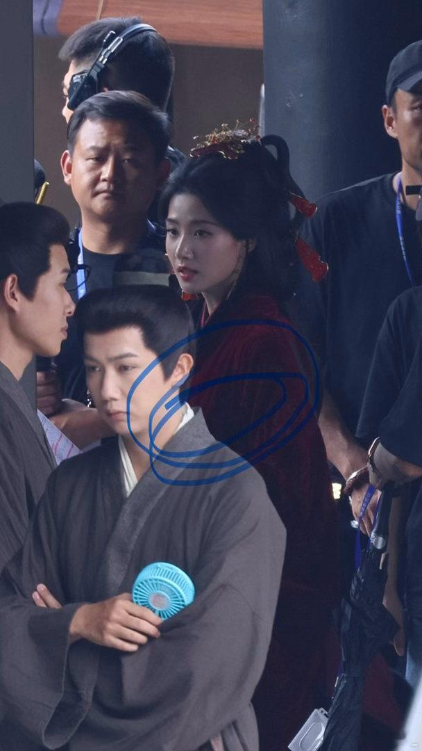 张凌赫卢昱晓同框张凌赫卢昱晓路透 ​张凌赫卢昱晓路透 ​​​