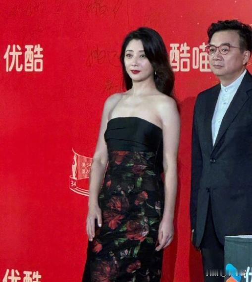 其实总的来说，赵丽颖获奖，也算是相对圆满的结局。除了因为赵丽颖粉丝多，人气旺，呼