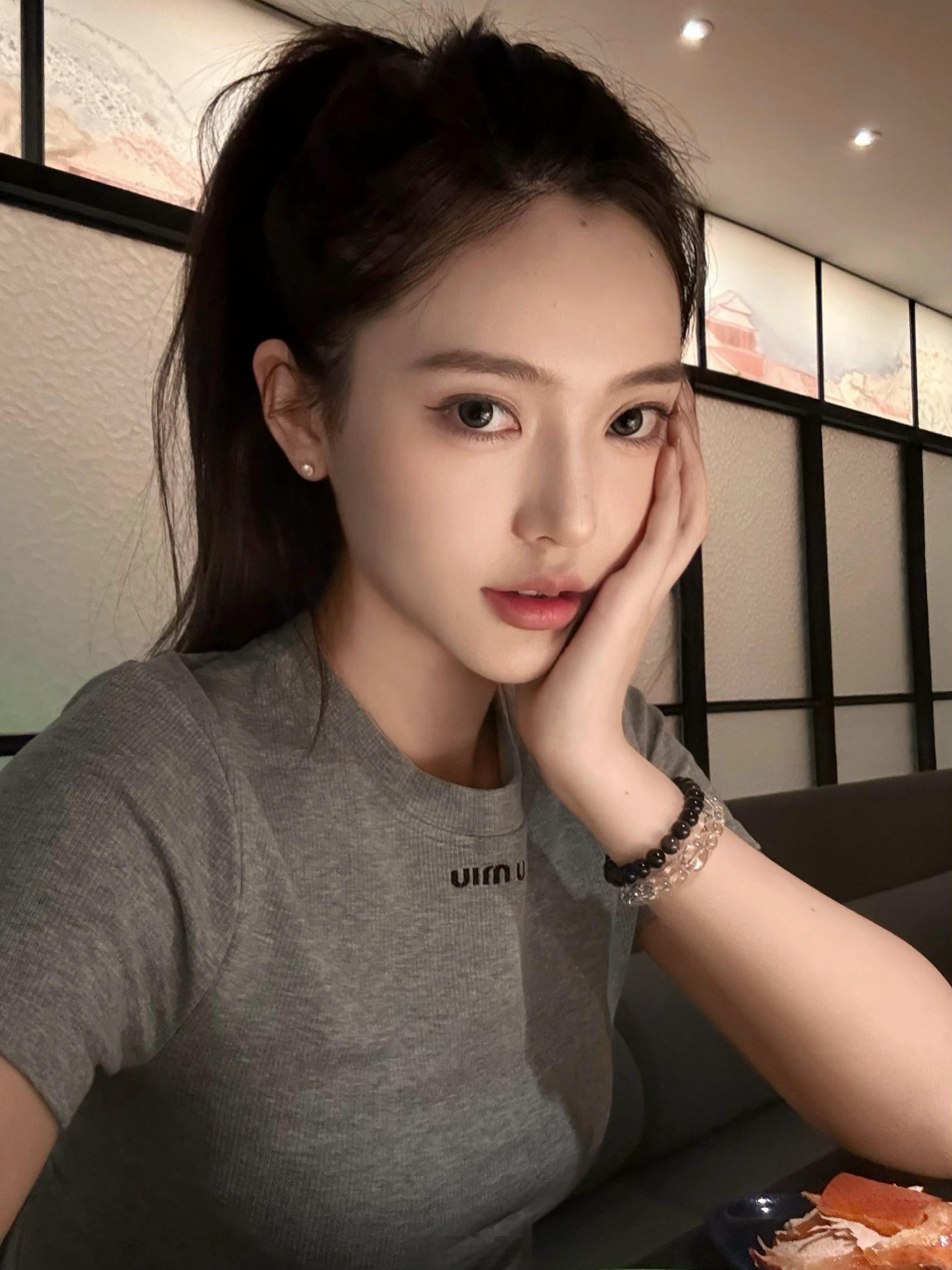 扎高马尾了 ​​​