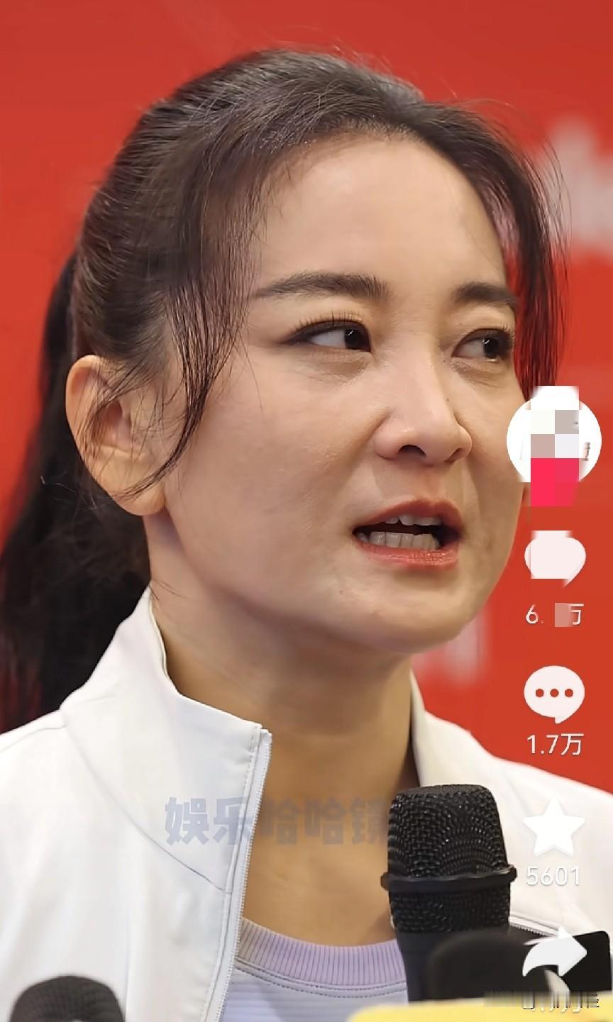 贾玲虽然瘦了。
人也更漂亮，更精神了。
但是我却发现了一个弊端。

不是皱纹更深