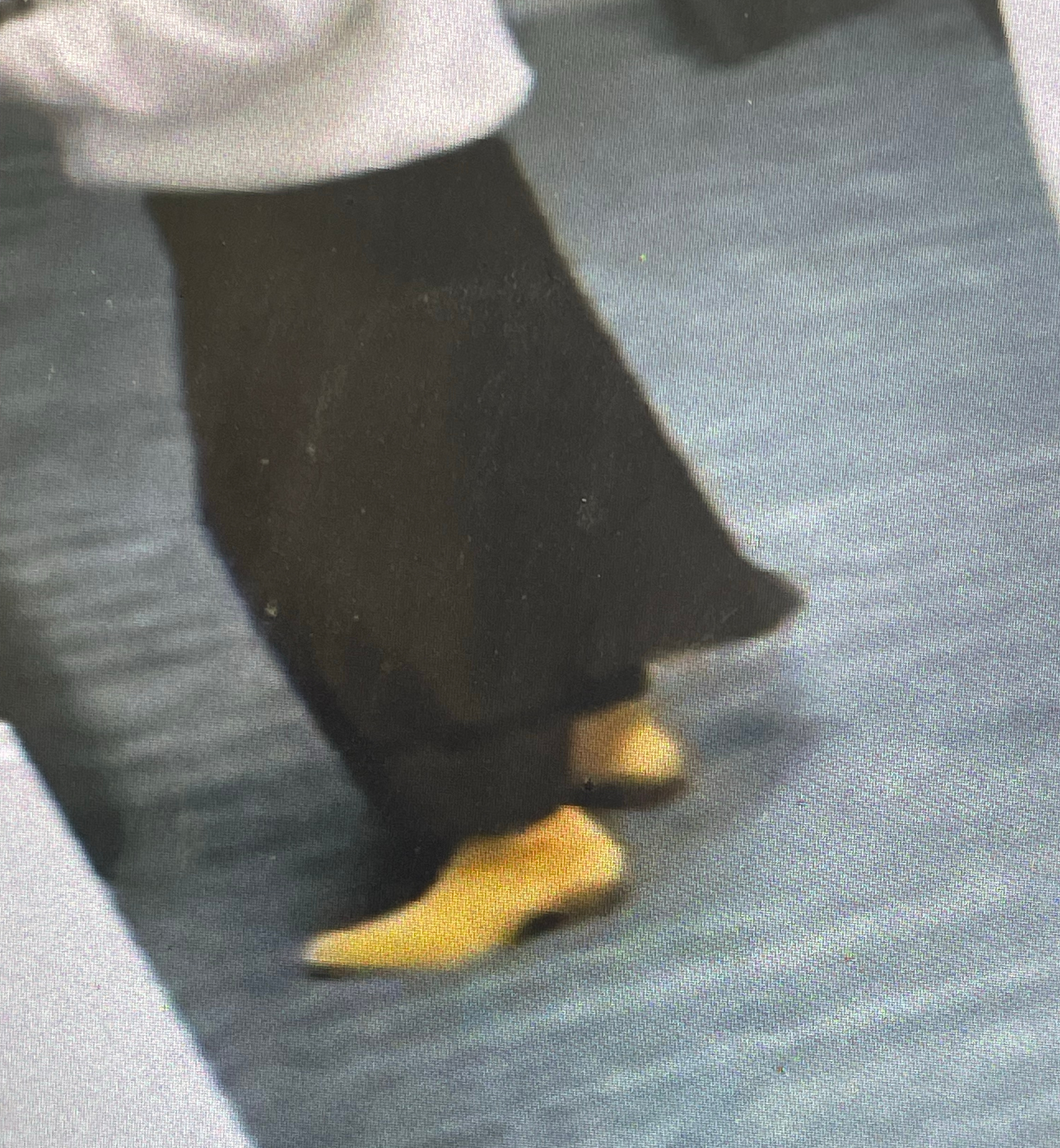 谁给他搭的丑鞋子 