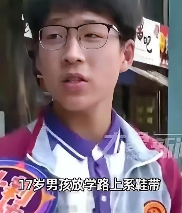 太赞了！5月5日河南平顶山17岁中学生放学系鞋带时，意外捡到32克价值三万多的黄