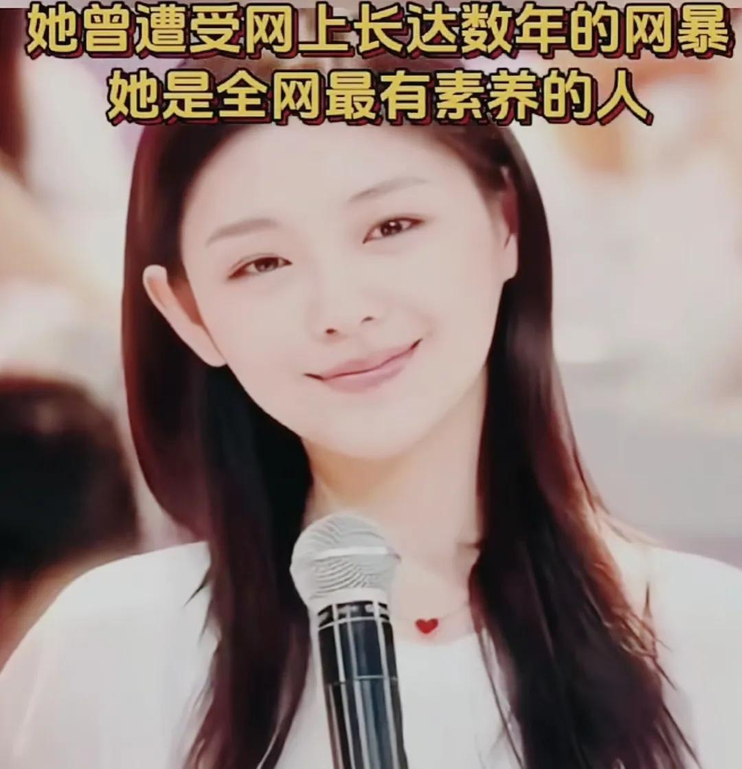 大S的原生家庭很不幸。因此她对侍每一段感情都很纯真，所以一见钟情。以为嫁给了爱，