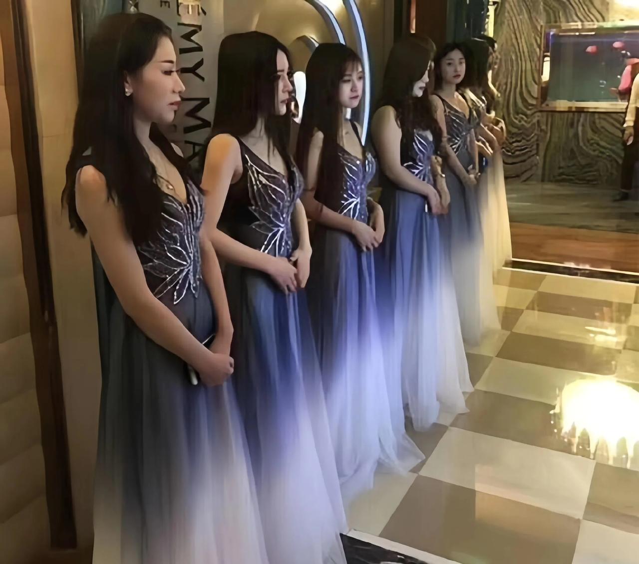 不管咋说
这一身行头就很不错，
皮一下
换一批