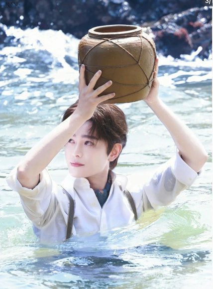 比危险先来的是张海虾的安全感南洋险象环生，张海虾永远冲在身前，所有忐忑不安都会被